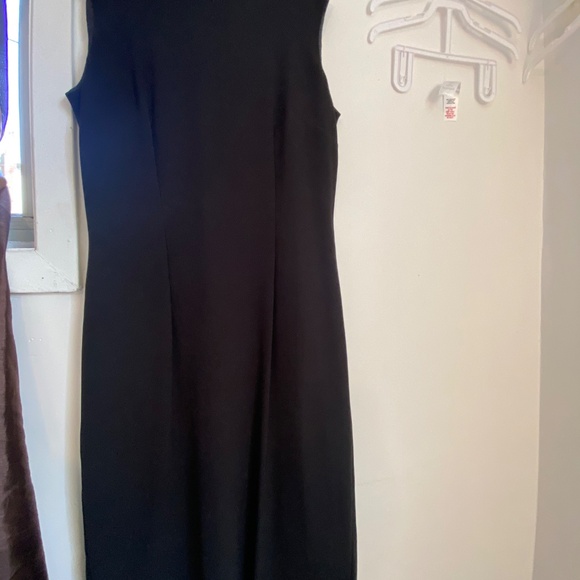 Beautiful dress - Picture 4 of 7